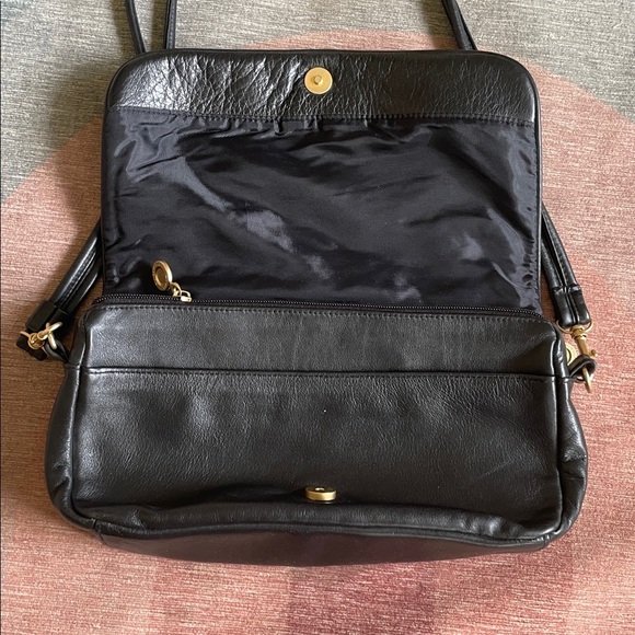 Stone Mountain Elegant Black Leather Shoulder Bag - Picture 4 of 9